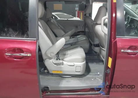 2012 Toyota Sienna Xle 7 Passenger z USA, uszkodzony, nr VIN 5TDDK3DC7CS041678